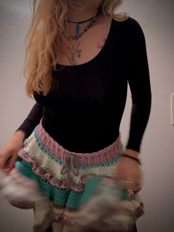Crochet ruffle skirt – Image 3